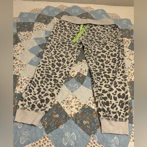 Women’s sleep pants with front pockets